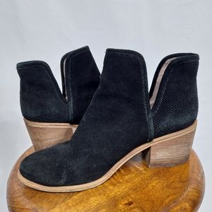 Hinge Black Suede Lea Boots